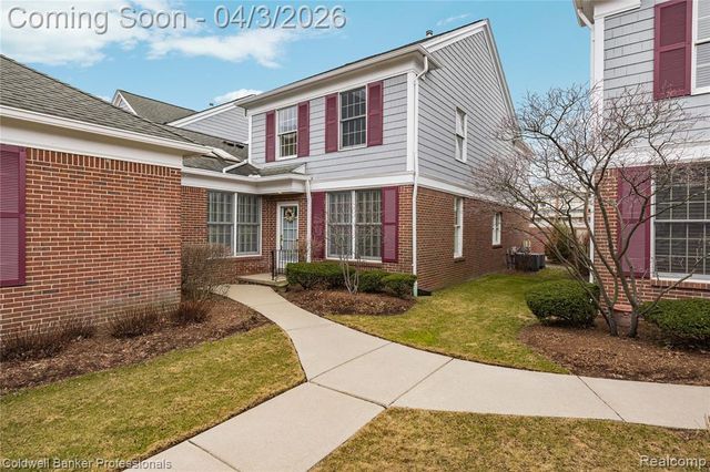 10002 Harbor Place Drive, Saint Clair Shores, MI 48080