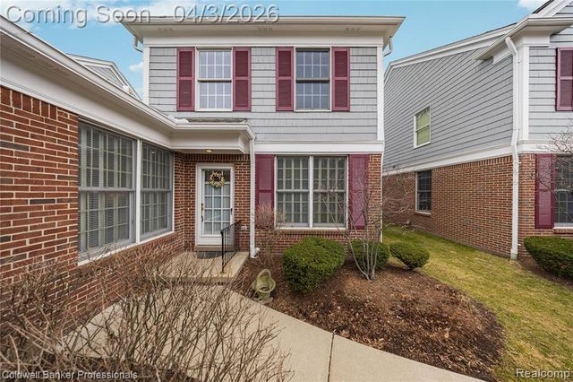 10002 Harbor Place Drive, Saint Clair Shores, MI 48080