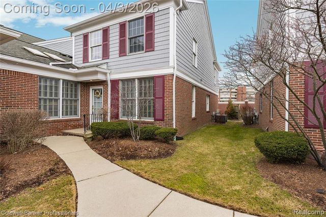 10002 Harbor Place Drive, Saint Clair Shores, MI 48080