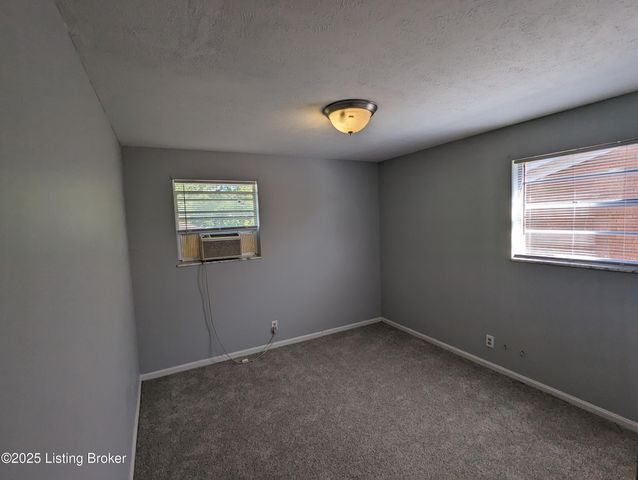 3523 Georgetown Pl, Louisville, KY 40215