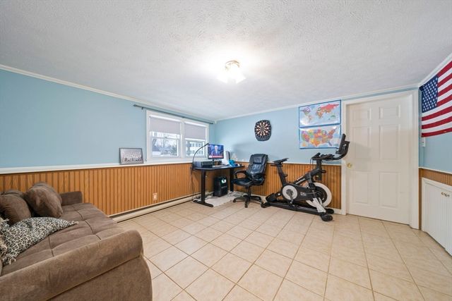 29 Hillcrest Ave, Brockton, MA 02301