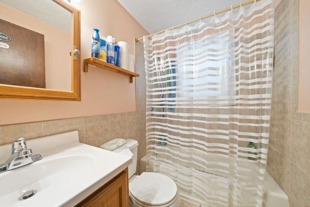 29 Hillcrest Ave, Brockton, MA 02301