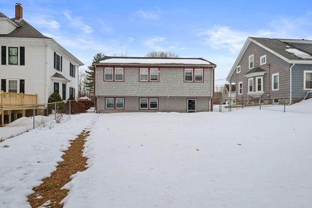 29 Hillcrest Ave, Brockton, MA 02301