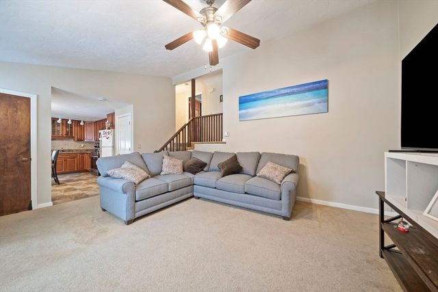 29 Hillcrest Ave, Brockton, MA 02301