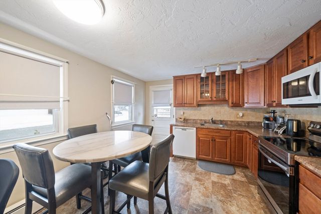 29 Hillcrest Ave, Brockton, MA 02301