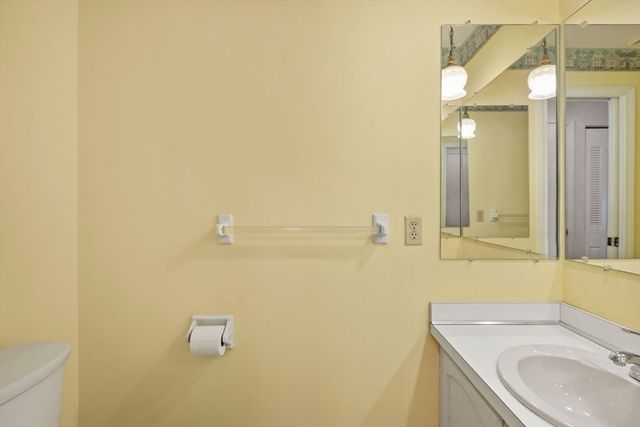 399 Pond St B8, Braintree, MA 02184