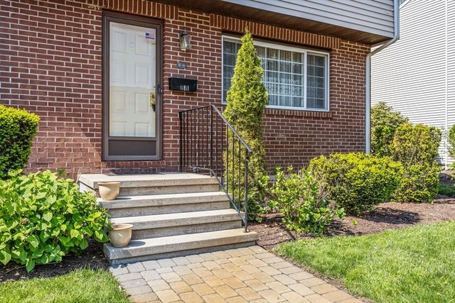 399 Pond St B8, Braintree, MA 02184