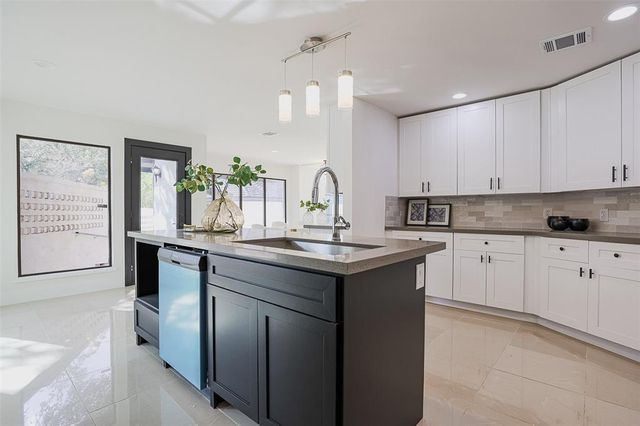 5614 Indian Circle, Houston, TX 77056