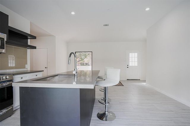 5614 Indian Circle, Houston, TX 77056