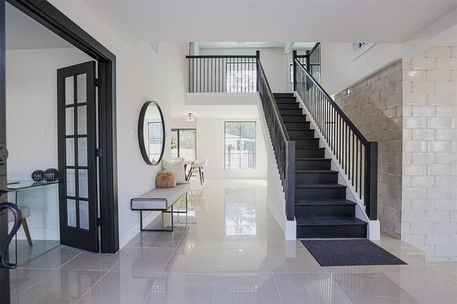 5614 Indian Circle, Houston, TX 77056