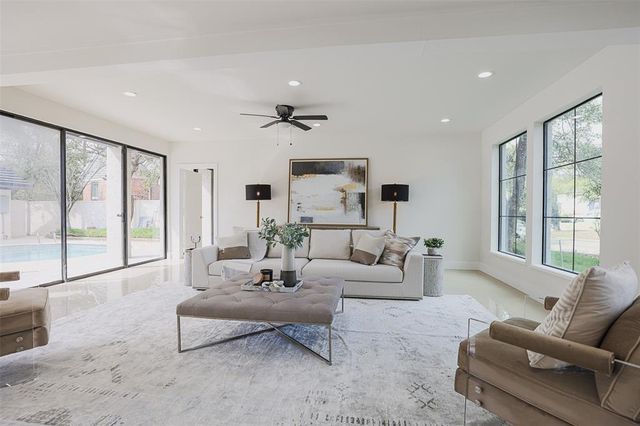 5614 Indian Circle, Houston, TX 77056