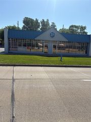 27320 Harper Avenue, Saint Clair Shores, MI 48081