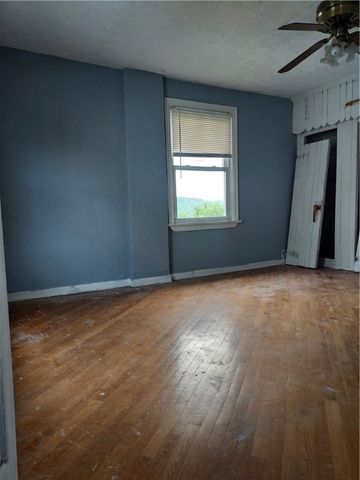 932 Vankirk St, Clairton, PA 15025