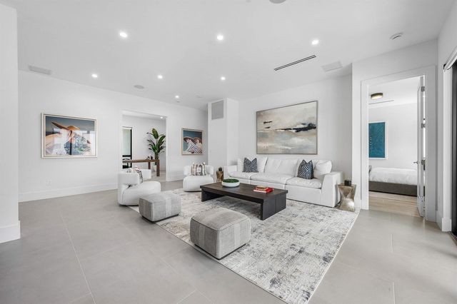 16725 Mosaic Place, Delray Beach, FL 33446