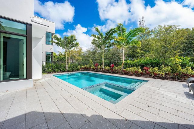 16725 Mosaic Place, Delray Beach, FL 33446