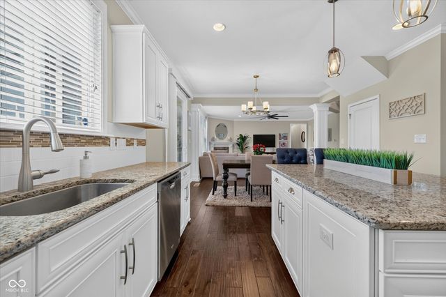 11137 Glen Avon Way, Zionsville, IN 46077