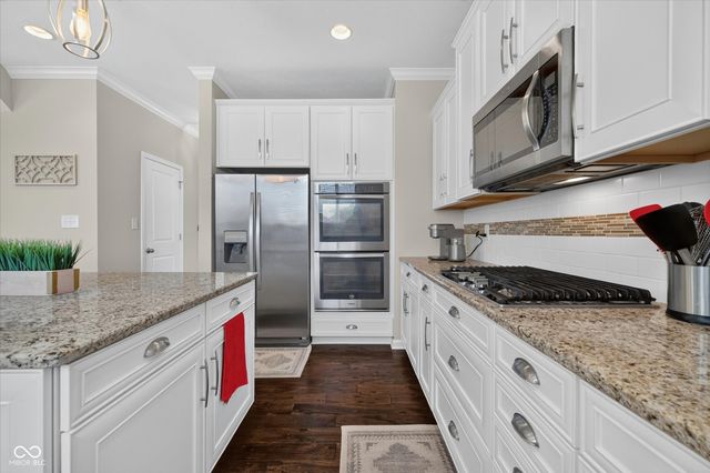 11137 Glen Avon Way, Zionsville, IN 46077