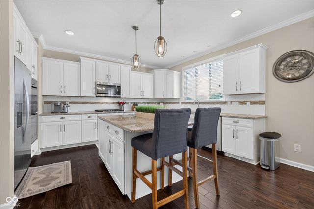 11137 Glen Avon Way, Zionsville, IN 46077