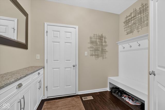 11137 Glen Avon Way, Zionsville, IN 46077