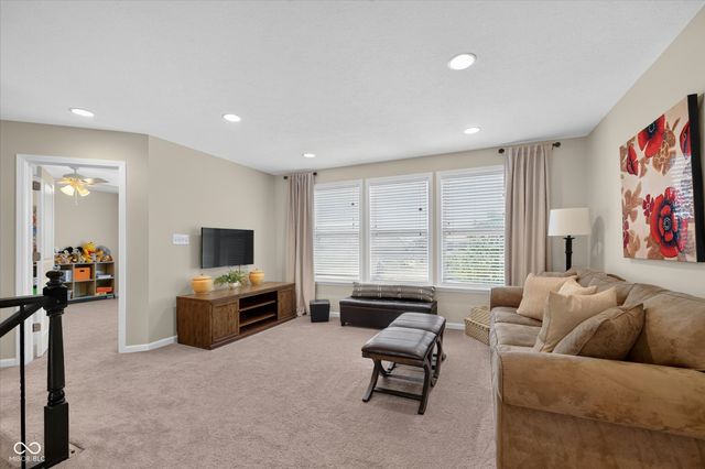 11137 Glen Avon Way, Zionsville, IN 46077