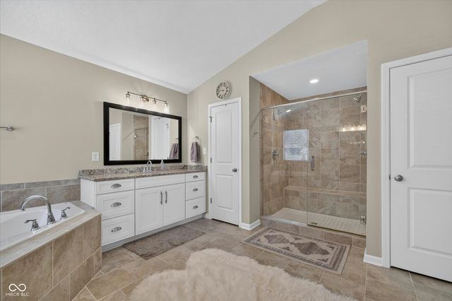 11137 Glen Avon Way, Zionsville, IN 46077