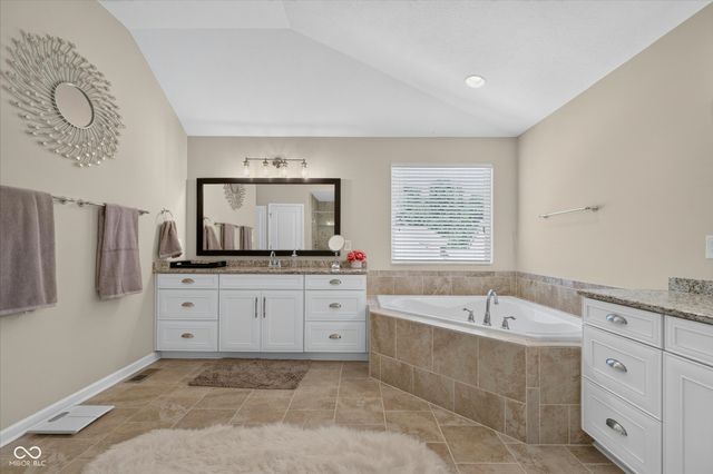 11137 Glen Avon Way, Zionsville, IN 46077