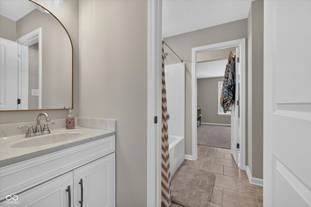 11137 Glen Avon Way, Zionsville, IN 46077