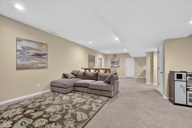 11137 Glen Avon Way, Zionsville, IN 46077