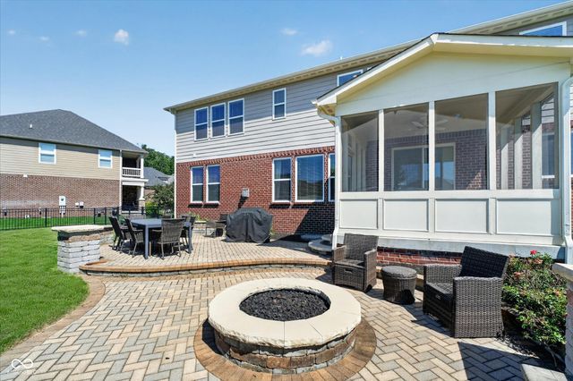 11137 Glen Avon Way, Zionsville, IN 46077