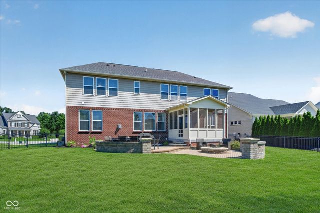 11137 Glen Avon Way, Zionsville, IN 46077