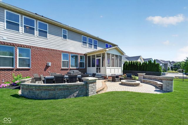11137 Glen Avon Way, Zionsville, IN 46077