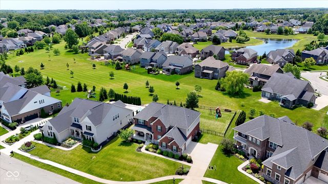 11137 Glen Avon Way, Zionsville, IN 46077
