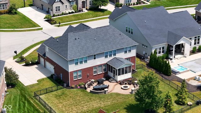 11137 Glen Avon Way, Zionsville, IN 46077