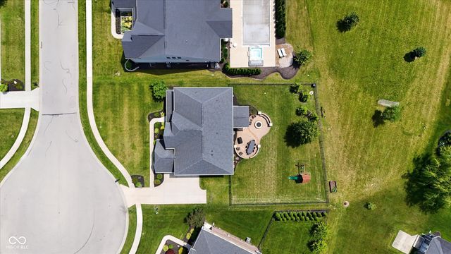 11137 Glen Avon Way, Zionsville, IN 46077