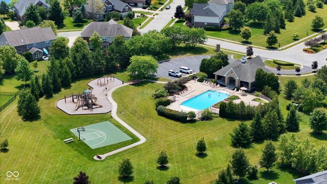 11137 Glen Avon Way, Zionsville, IN 46077