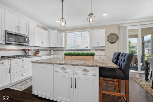 11137 Glen Avon Way, Zionsville, IN 46077
