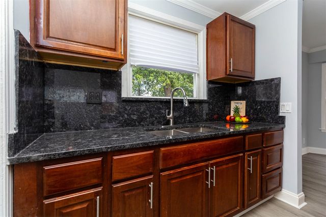 20569 Biltmore Street, Detroit, MI 48235