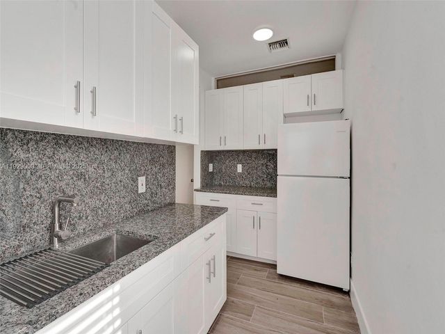 1656 Polk St 9, Hollywood, FL 33020