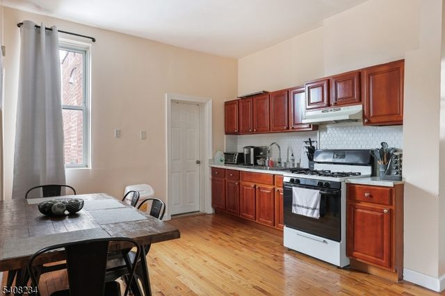 13 W 16Th St, Bayonne City, NJ 07002