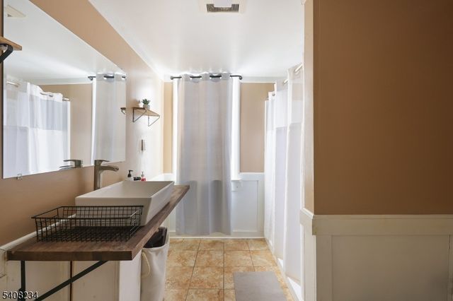 13 W 16Th St, Bayonne City, NJ 07002