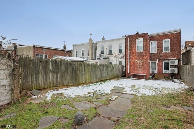 13 W 16Th St, Bayonne City, NJ 07002