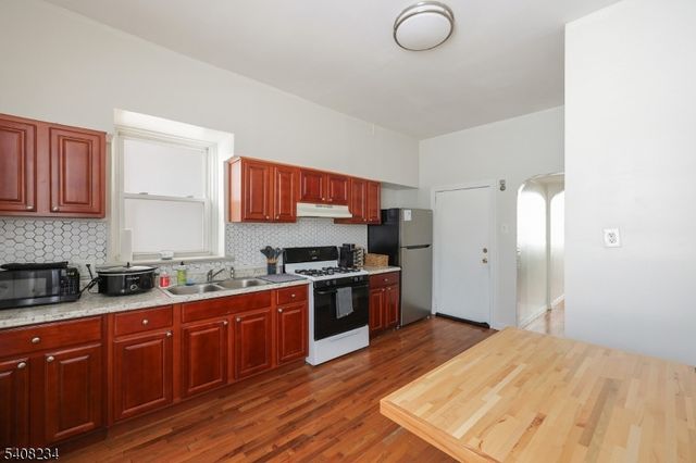 13 W 16Th St, Bayonne City, NJ 07002