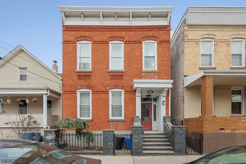 13 W 16Th St, Bayonne City, NJ 07002