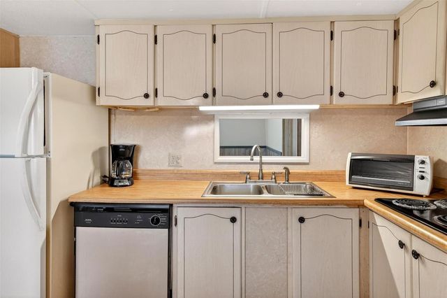 11914 HICKORY LANE, Tavares, FL 32778