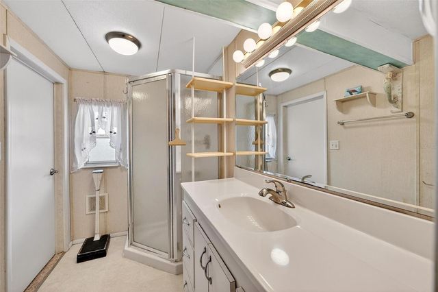 11914 HICKORY LANE, Tavares, FL 32778