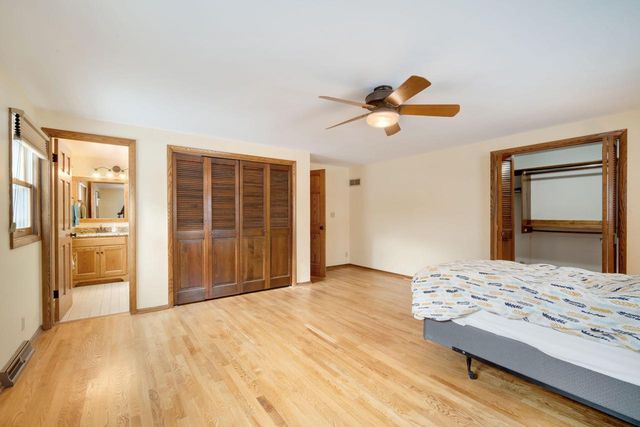 3390 N Knoll BOULEVARD, Wauwatosa, WI 53222