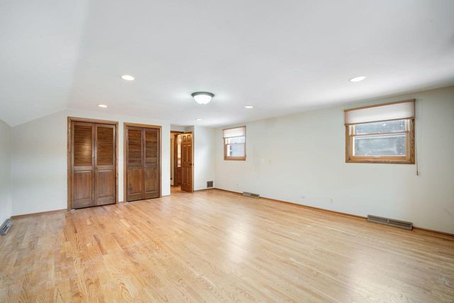 3390 N Knoll BOULEVARD, Wauwatosa, WI 53222