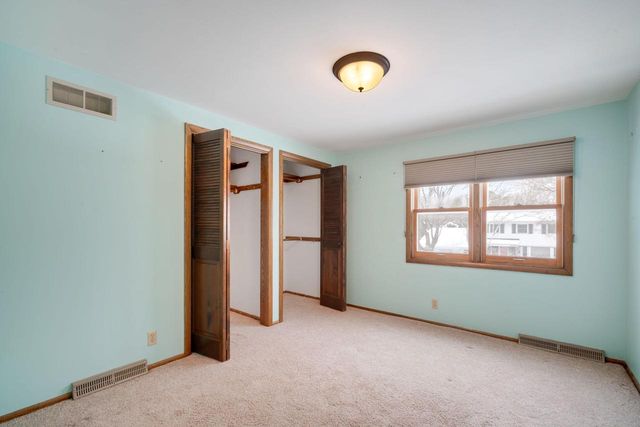 3390 N Knoll BOULEVARD, Wauwatosa, WI 53222