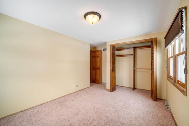 3390 N Knoll BOULEVARD, Wauwatosa, WI 53222