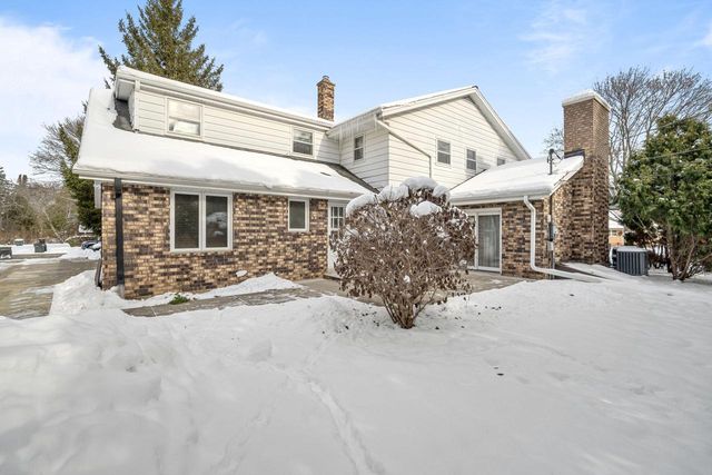3390 N Knoll BOULEVARD, Wauwatosa, WI 53222